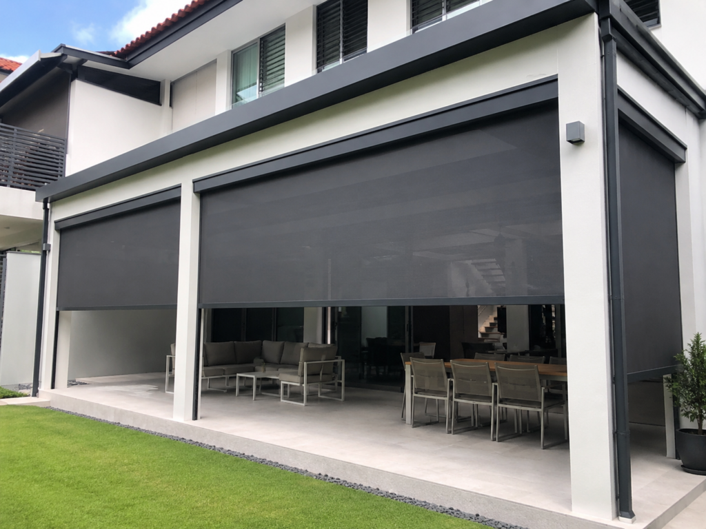 Zip blinds with side-retention tracks
